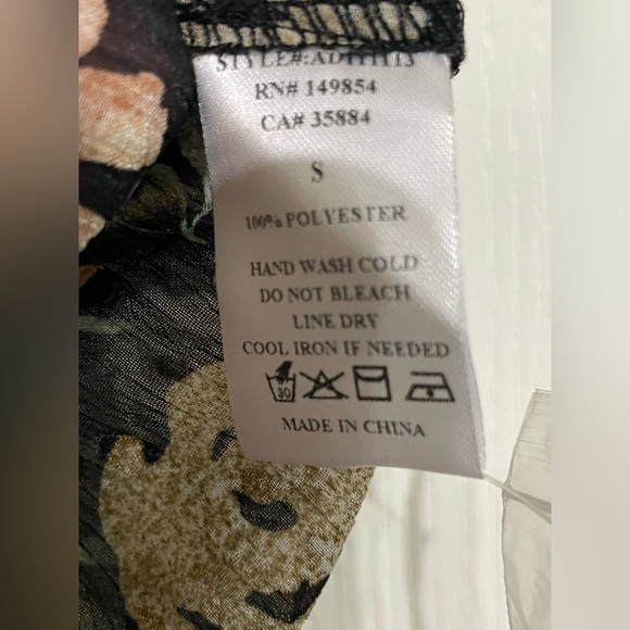 Sadie & Sage Daydreams Floral Blouse Size S - Picture 8 of 15